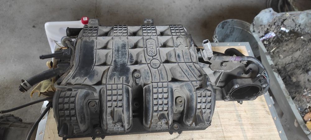 впускной колектор   тойота 2ar