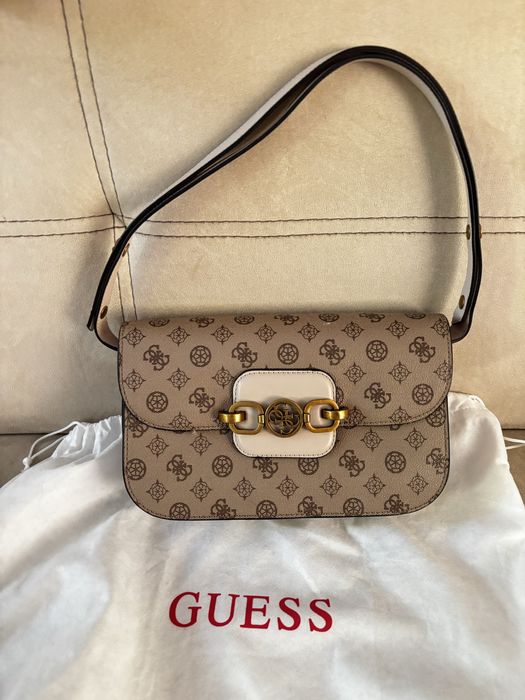 Бежова чанта Guess