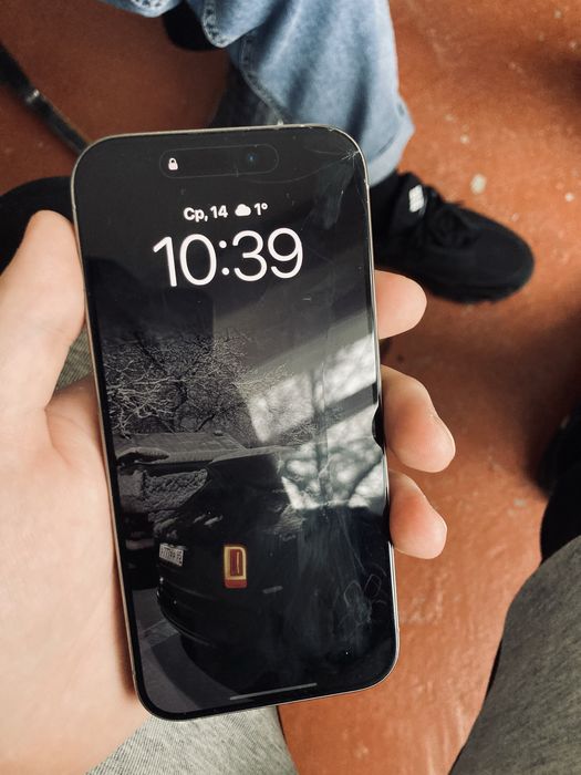 Продам айфон 15 про