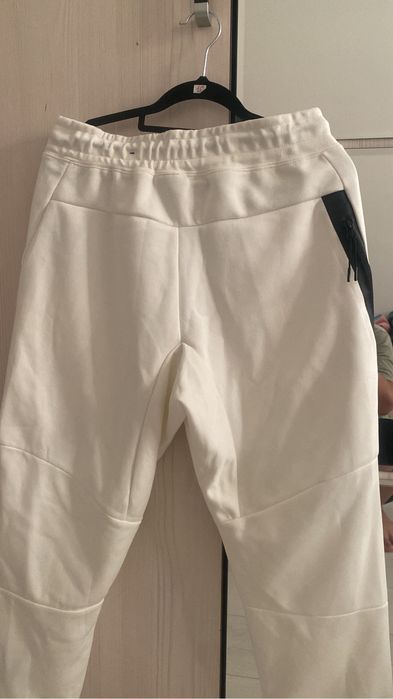 nike tech fleece white