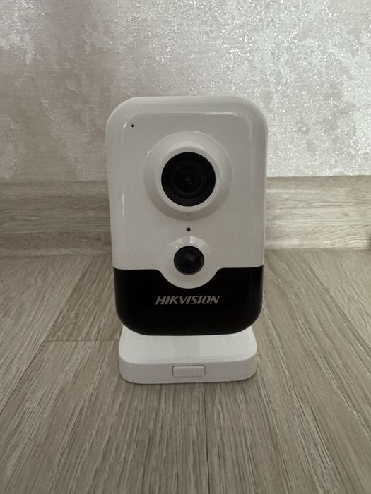 IP камера Hikvision DS-2CD2443G0-IW
