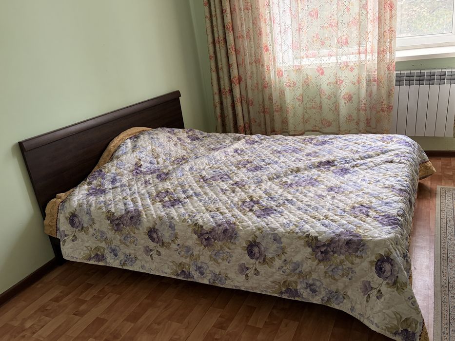 Кровать двуспальная и диван