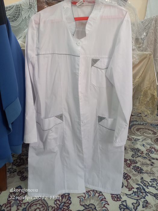 Hamshiralar oq halati.