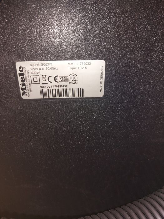 Прахосмукачка Miele Complete C3 select Powerline 
Супер запазено състояние, като ново.Подробни данни има на една от снимките. 
Работи перфектно, супер