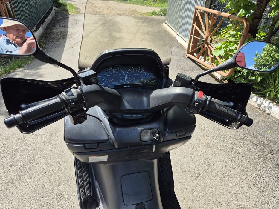 Макси скутер Suzuki Sky Wave400