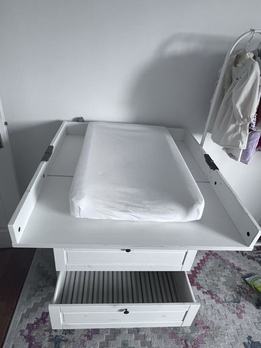 Masa de infasat / comoda alba IKEA (SUNDVIK) cu saltea