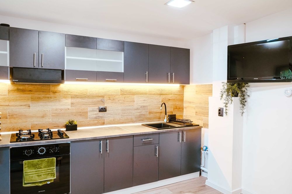 Apartament 4 camere, parter + demisol 130 mp, lângă Complex Studențesc, garaj