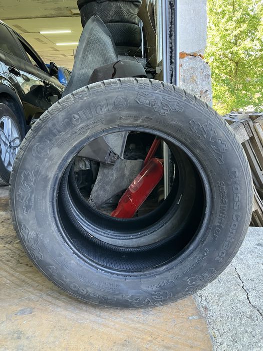 2бр. Гуми 235/60/17 Continental