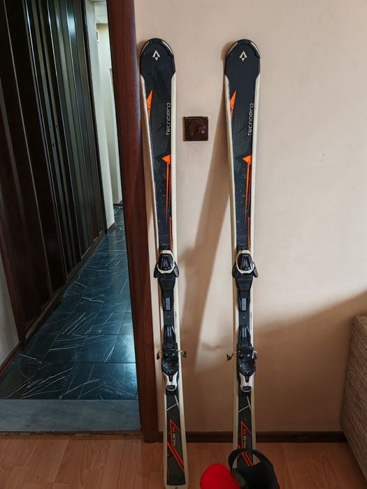 Ски, ски обувки.