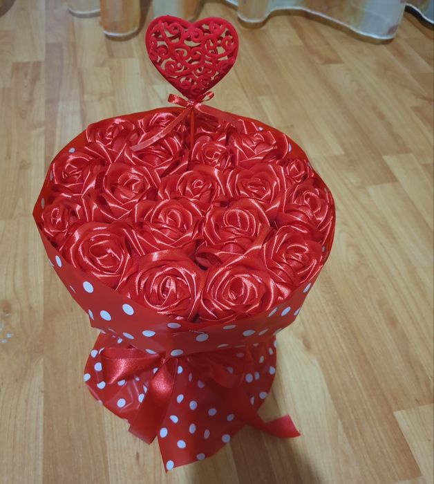 Buchet trandafiri satin