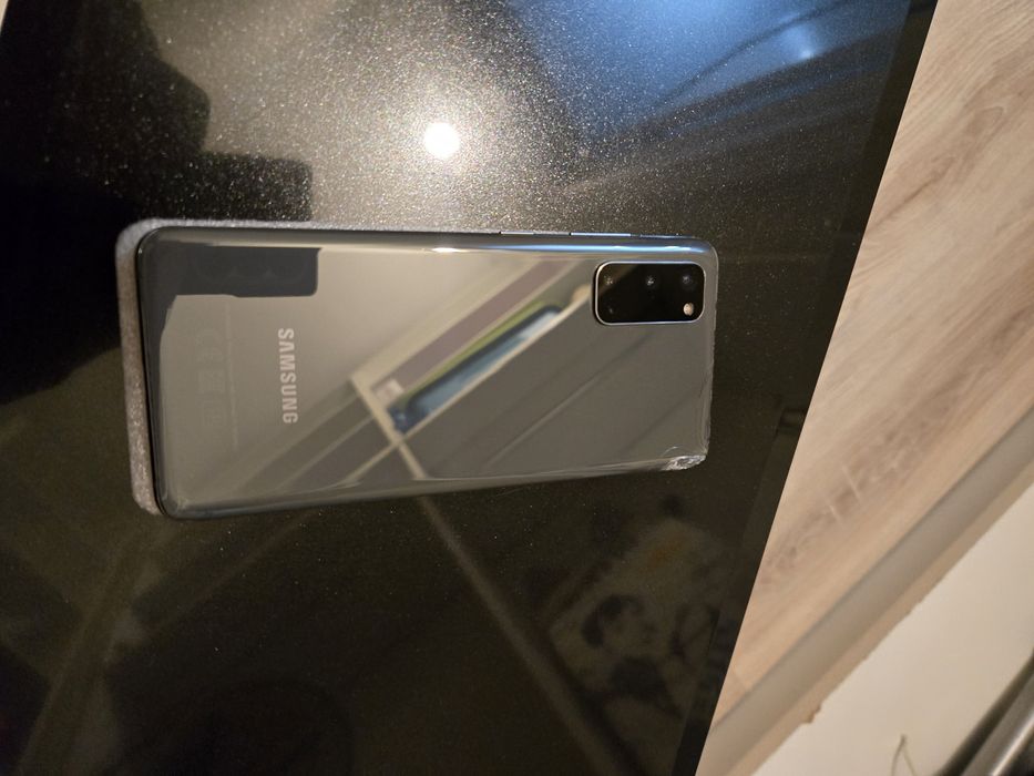 Продам Samsung Galaxy S20 8/128gb.