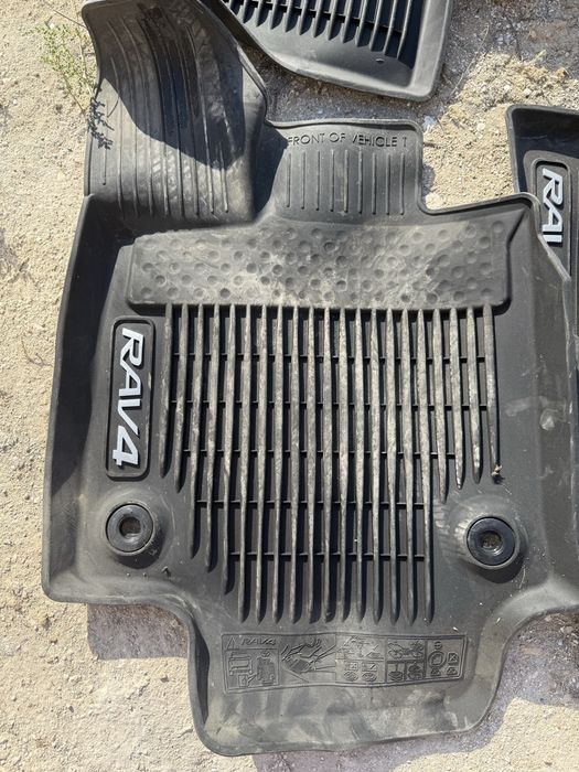 Продается коврик салона Rav4.