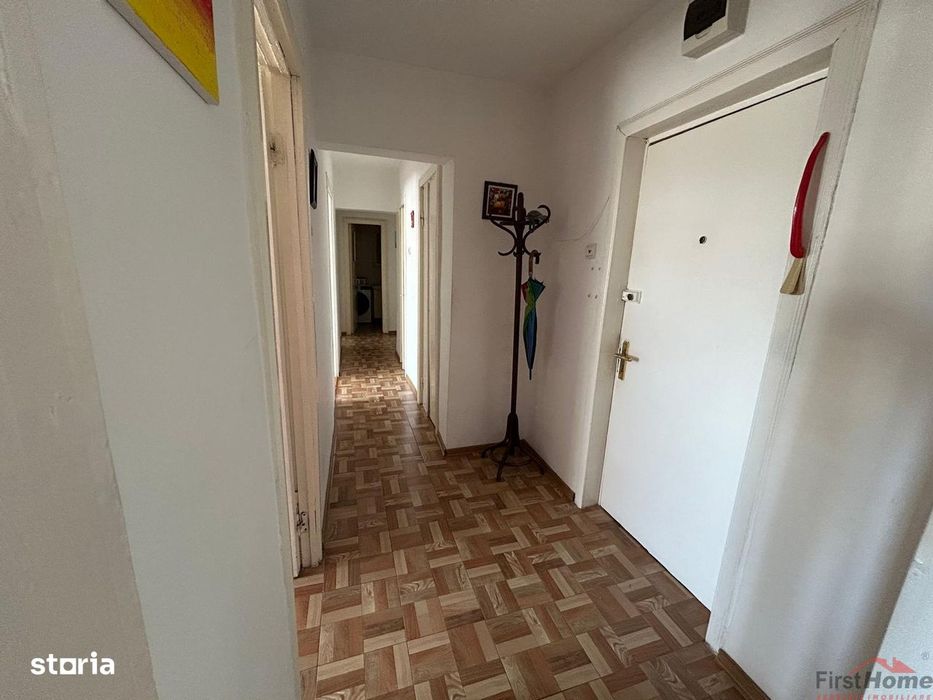 Apartament cu 3 camere de vanzare, zona Ceasul Rau.