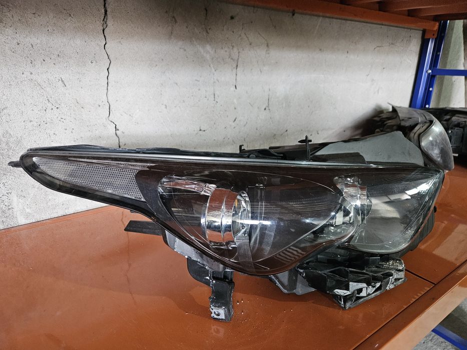 Десен фар за Infiniti QX70s 2015г