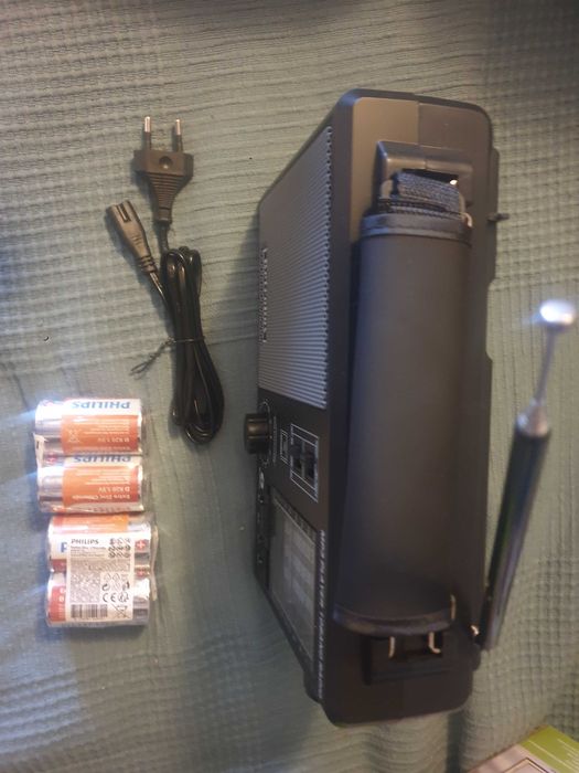 Чисто ново ретро радио