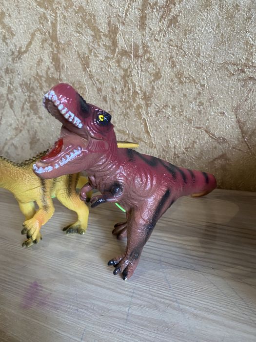 Продам динозавров, новые