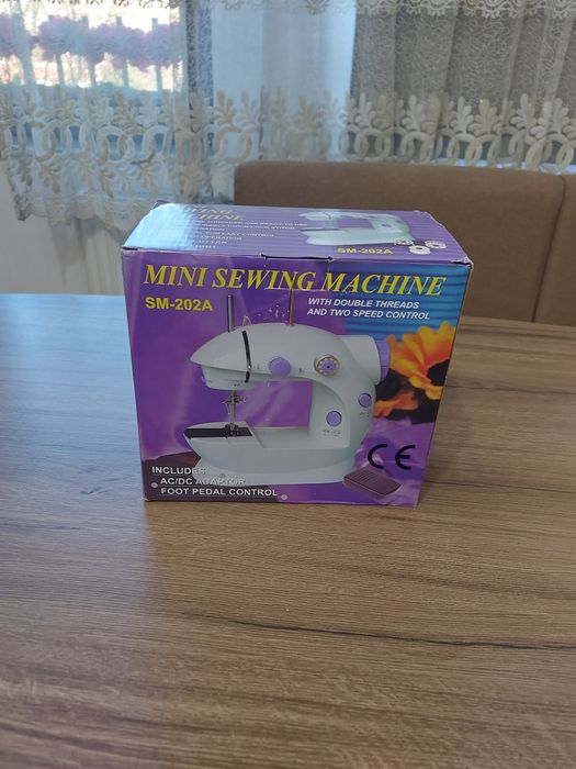 Mașina de cusut noua