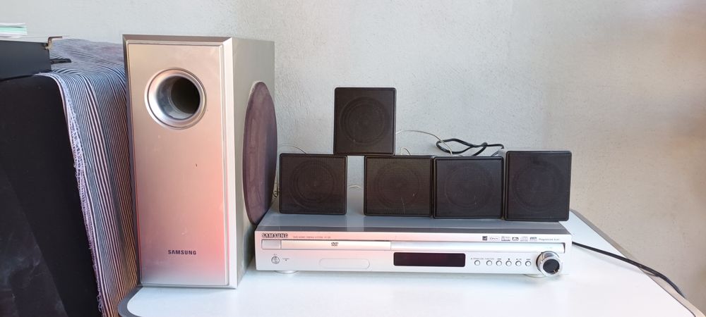 Vând DVD Samsung
