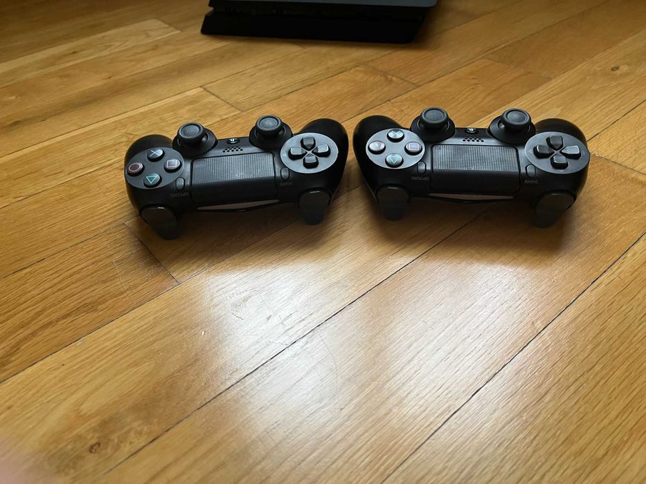 Playstation 4   + 2 контролера