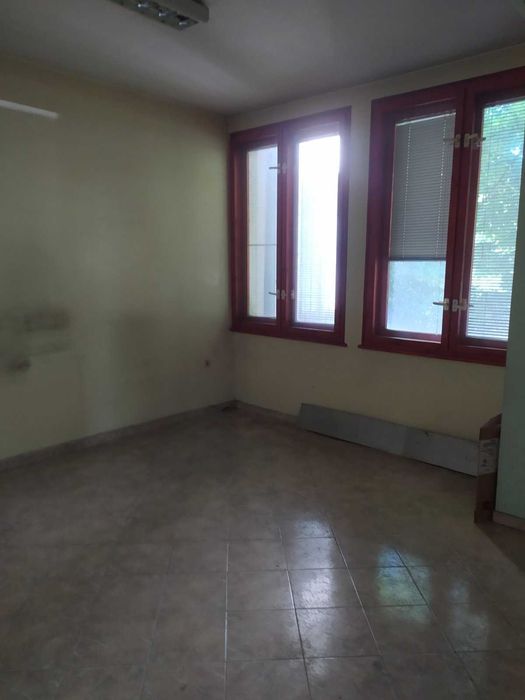 Магазин на оживен булевард