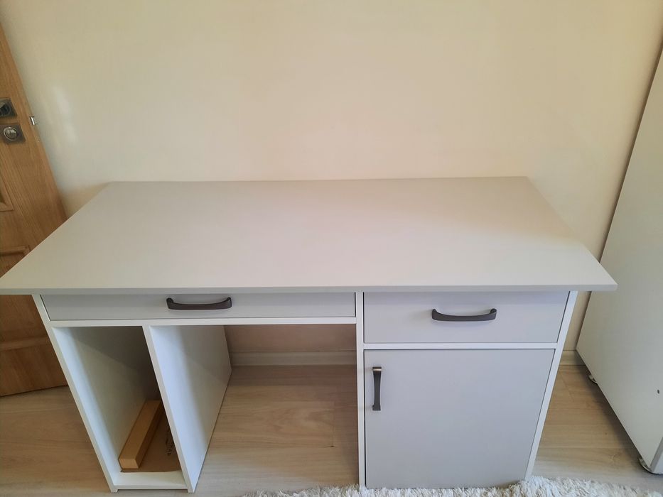 Шкаф и компьютерный стол