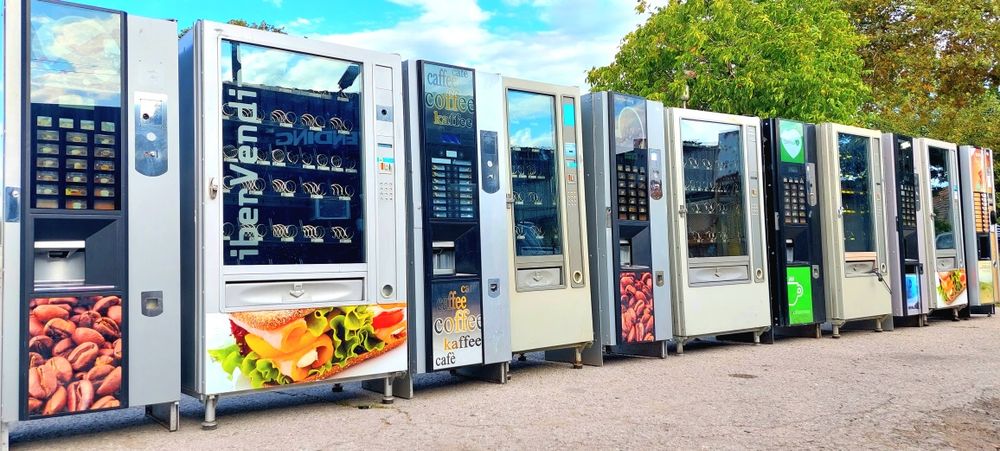 Вендинг машина за кафе/ храни и напитки / Zanussi / Зануси