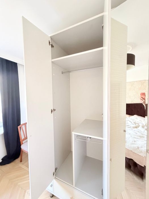 Шкаф с зеркалом для спальни