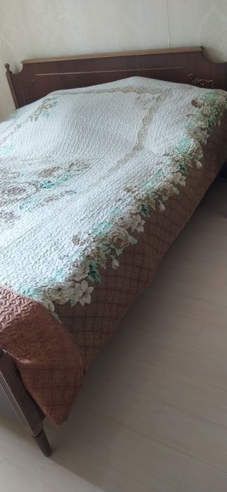 Двуспальная кровать