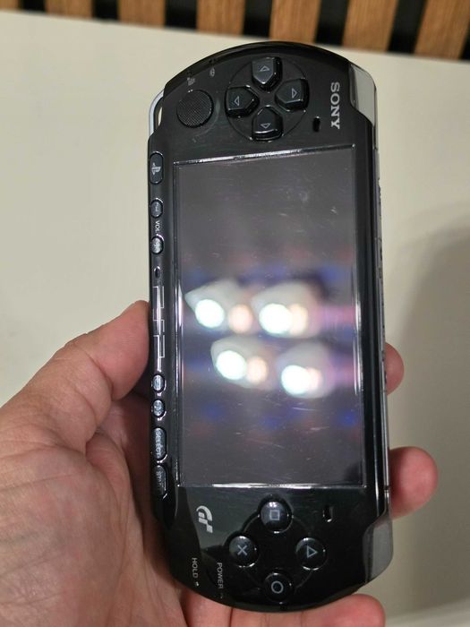 Sony PSP 3004 Gran Turismo editie limitata Modat ARK4