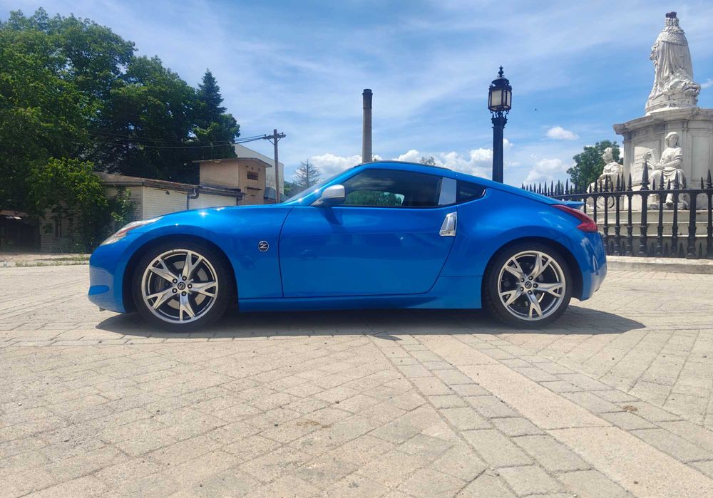 Автомобил Nissan 370z