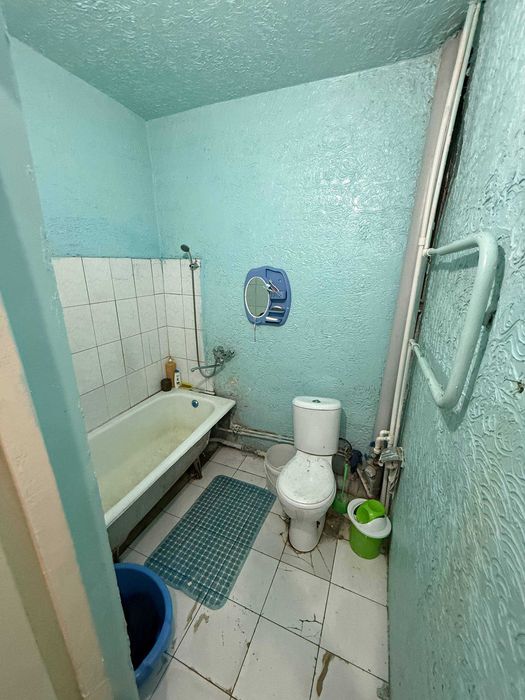 Северный олмазар 1-хона 2 килинган квартира сотилади 1-этаж