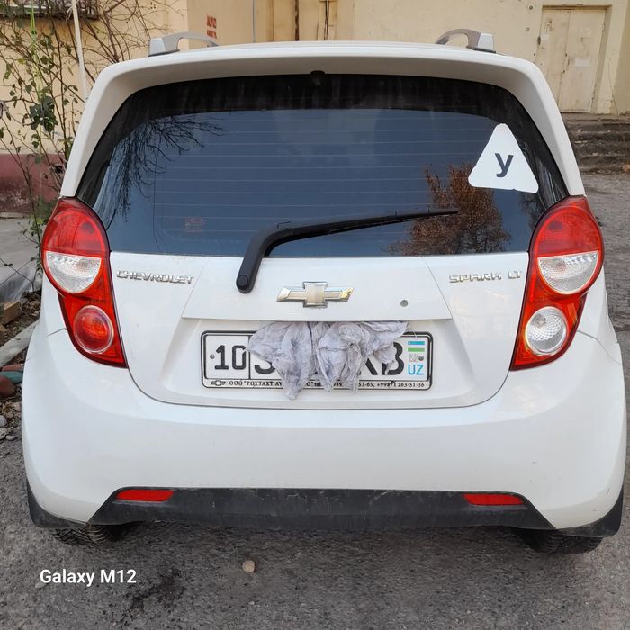 Продаю белый Спарк в отличном состоянии