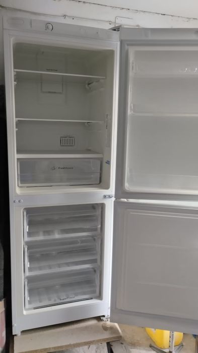 Холодильник Indesit