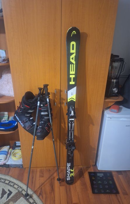 Vând schii ,clapari ,bete