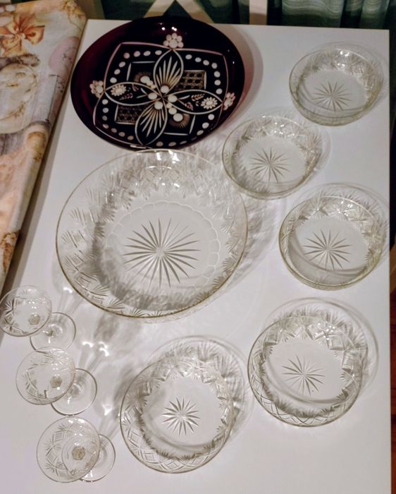 Platou, farfurioare, pahare cristal