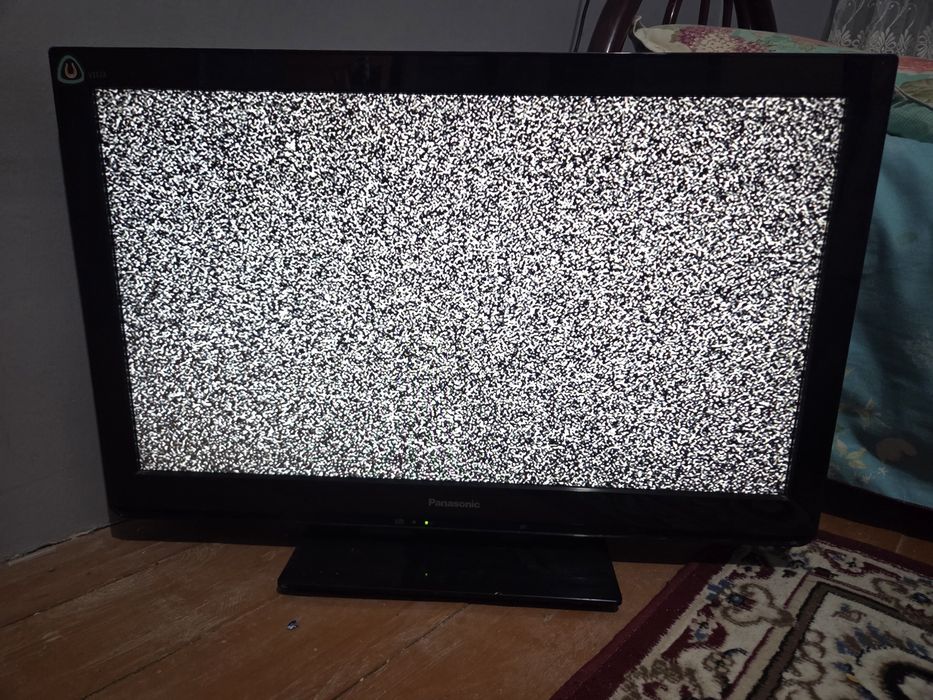 Panasonic модел TX-LR32C3,