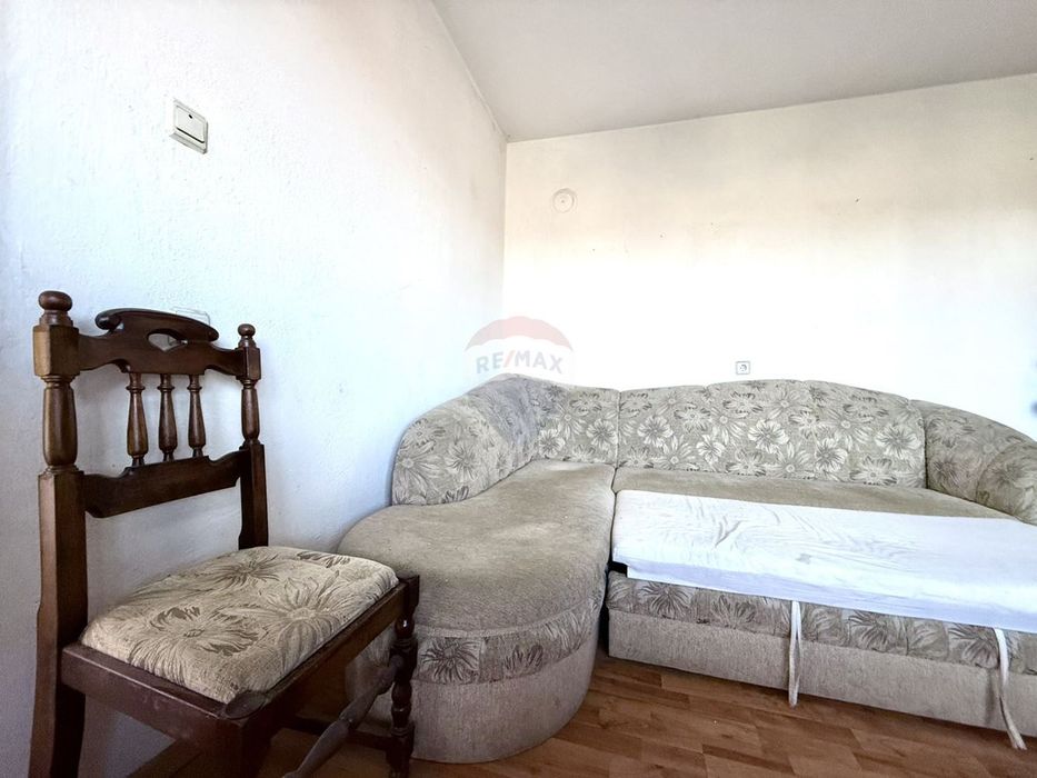 Градска къща с четири спални, двор, гараж, ГАЗ за продажба, гр. Генер