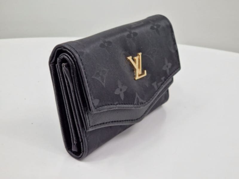 Дамски портмонета