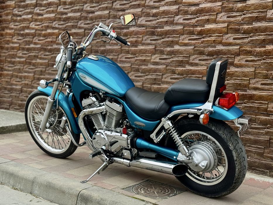 Suzuki Intruder VS 800