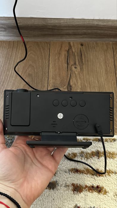 Ceas de camera cu proiector
