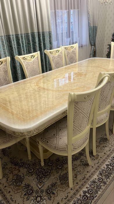 Стол со стульями