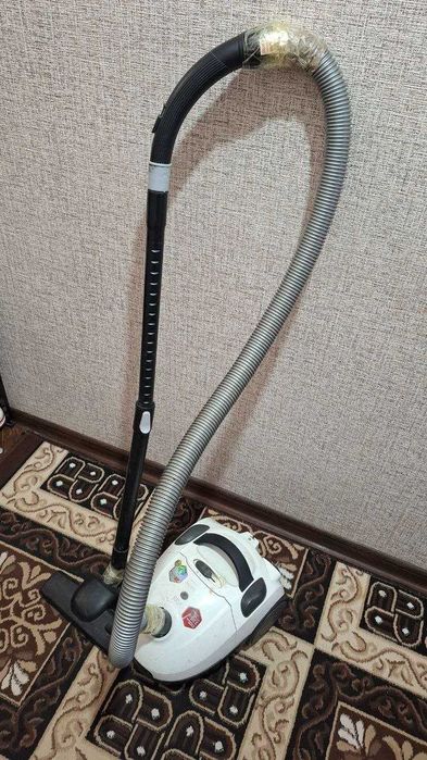 Пылесос Artel 1600W