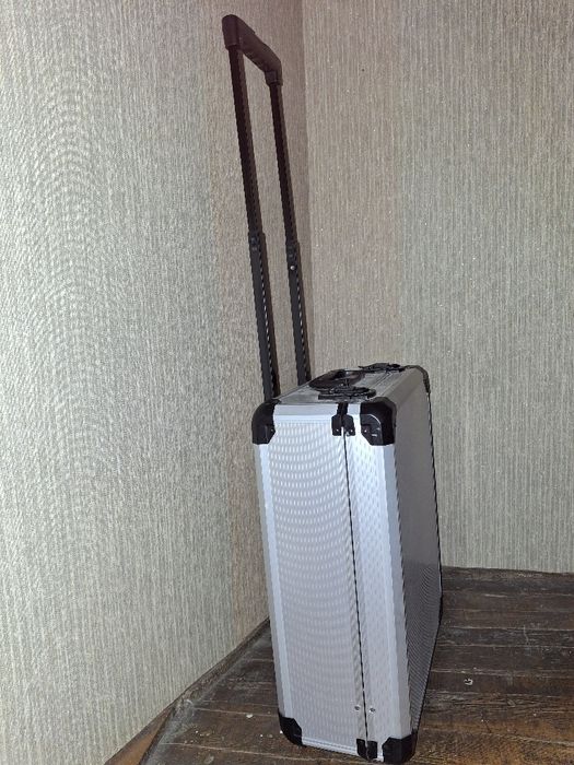 Набор ключи и телевизор