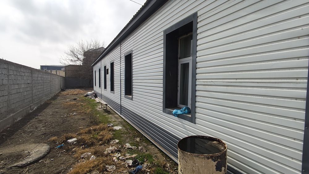 Buxoro shaxrida joylashgan 23 sotixdan iborat  noturar bino sotiladii.