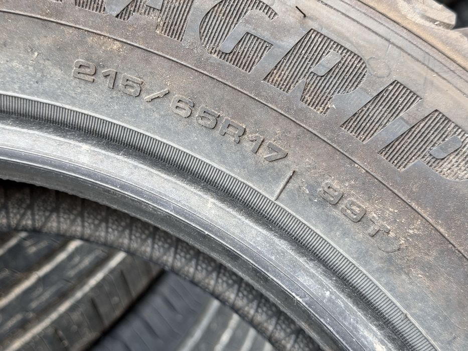 215/65/R17 Goodiyear UltraGrip 4x4 4бр зимни dot3820 7-8мм