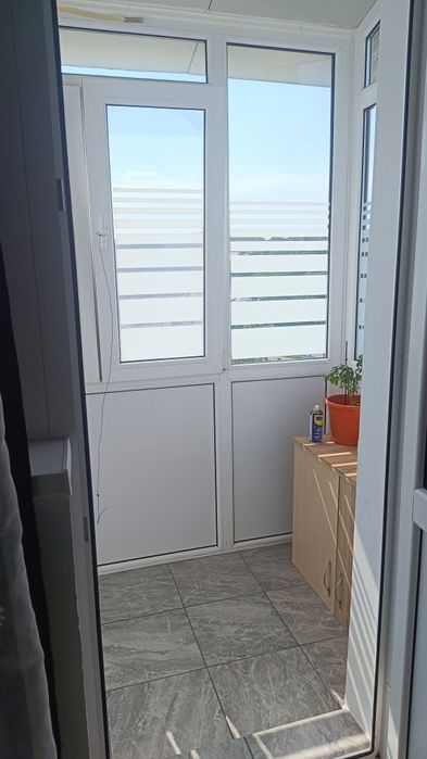 Proprietar inchiriez apartament semidecomandat  in  Baicoi zona Liliesti