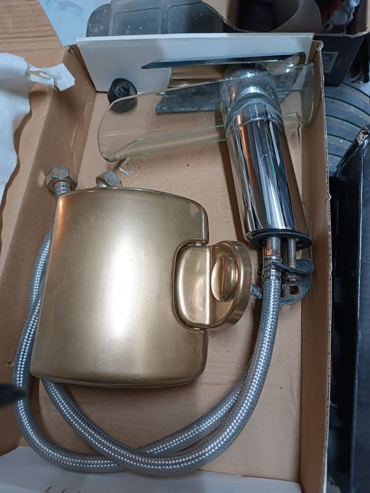 Смесител за умивалник