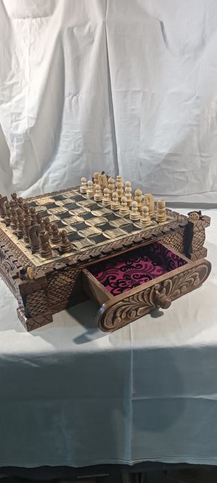 Шахматный ларец-доска