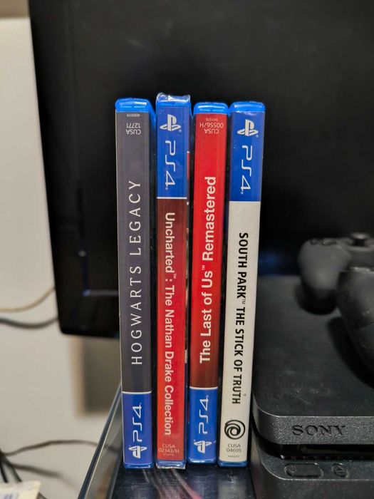 PlayStation 4 + 2 manete + 4 jocuri