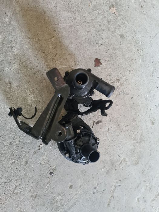 Pompa recirculare apa Passat B8 Tiguan Polo